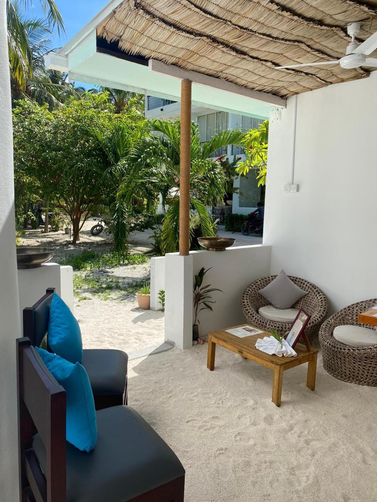 Bliss Dhigurah 3*